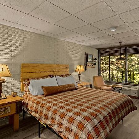 Stonegate Lodge King Bed Wifi 50 Roku Tv Salt Water Pool Room #104 Юрика Спрингс Экстерьер фото