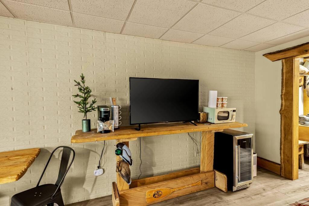 Stonegate Lodge King Bed Wifi 50 Roku Tv Salt Water Pool Room #104 Юрика Спрингс Экстерьер фото