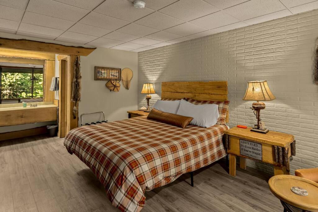 Stonegate Lodge King Bed Wifi 50 Roku Tv Salt Water Pool Room #104 Юрика Спрингс Экстерьер фото