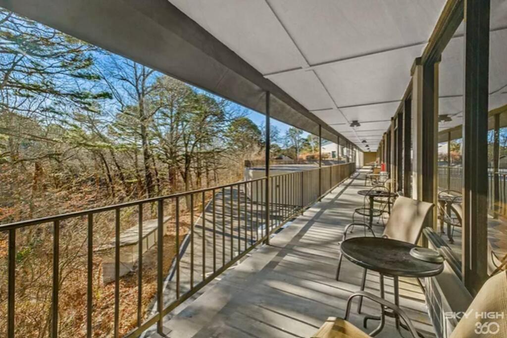 Stonegate Lodge King Bed Wifi 50 Roku Tv Salt Water Pool Room #104 Юрика Спрингс Экстерьер фото