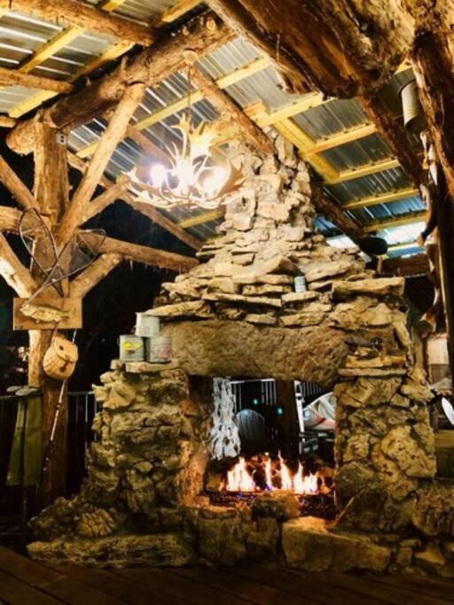 Stonegate Lodge King Bed Wifi 50 Roku Tv Salt Water Pool Room #104 Юрика Спрингс Экстерьер фото