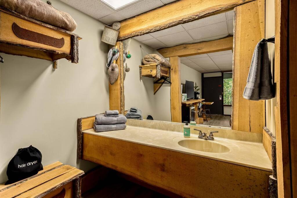 Stonegate Lodge King Bed Wifi 50 Roku Tv Salt Water Pool Room #104 Юрика Спрингс Экстерьер фото