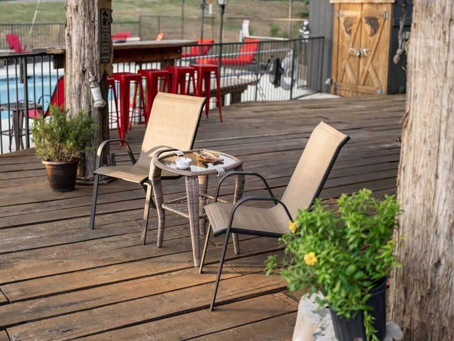 Stonegate Lodge King Bed Wifi 50 Roku Tv Salt Water Pool Room #104 Юрика Спрингс Экстерьер фото