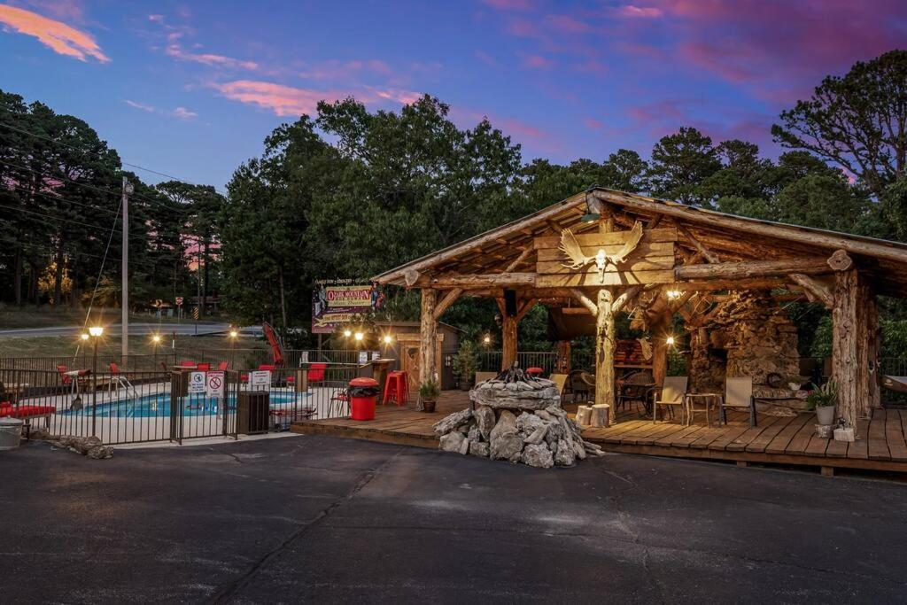 Stonegate Lodge King Bed Wifi 50 Roku Tv Salt Water Pool Room #104 Юрика Спрингс Экстерьер фото